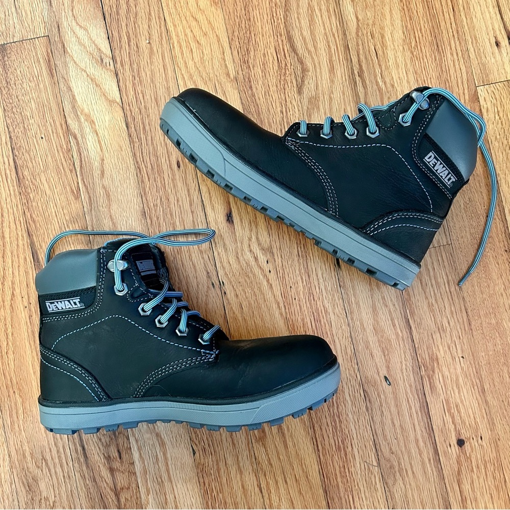DeWalt | NWOT Steel Toed Shoes